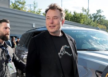 Elon Musk, Tesla’nın ‘robot ordusu’ üzerindeki endişelerini dile getirdi
