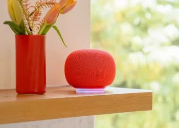 “Google Home Hoparlör Resmi Olarak Tanıtıldı, Ancak Satın Almak İçin Gelecek Yılı Beklemeniz Gerekiyor”