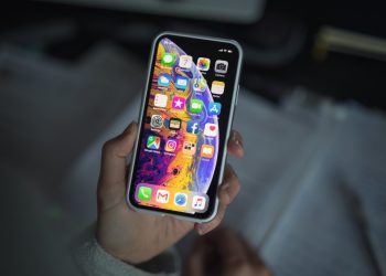 Apple, geliştiriciyi iPhone’unun devlet casus yazılımıyla hedef alındığı konusunda uyardı.