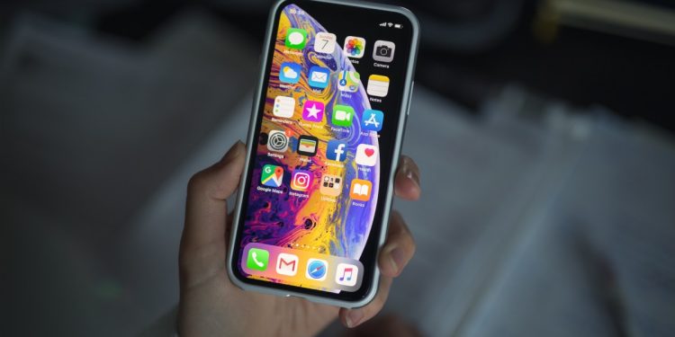 Apple, geliştiriciyi iPhone’unun devlet casus yazılımıyla hedef alındığı konusunda uyardı.