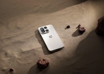 OnePlus 15, Geleneksel Lansman Takvimini Bozarak Erken Küresel Tanıtım Yapacak