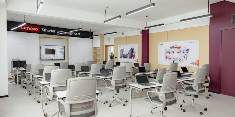 NIS ve Lenovo, Kazakistan’da son teknoloji eğitim teknolojileri sınıfını tanıttı.