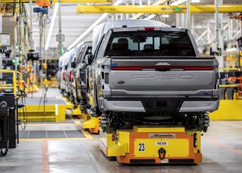 Ford, F-150 Lightning üretimini bir süreliğine durdurdu.