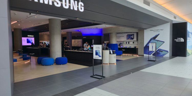 Samsung Üç Yeni Deneyim Mağazası Açıyor — Grand Opening İndirimleri İnanılmaz!