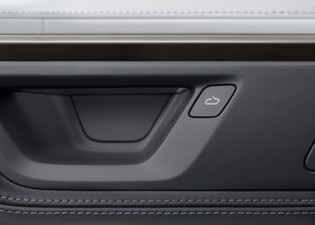 Rivian, R2 SUV’sinin kapı kollarını güvenlik için yeniden tasarlıyor.