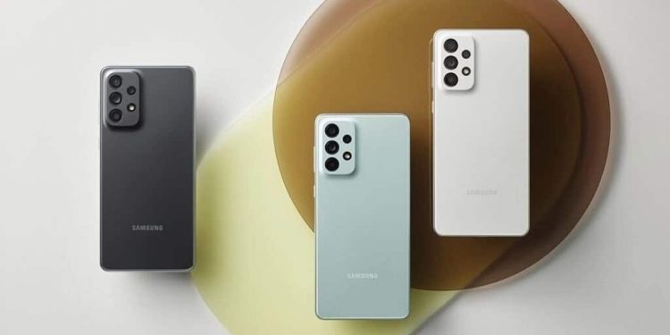 Samsung Vaadini Yerine Getirdi: Galaxy A73 Final Büyük Yazılım Güncellemesini Aldı