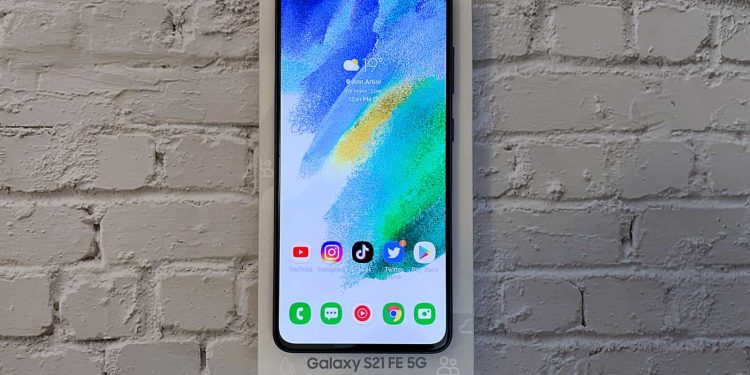 “Galaxy S21 FE Son Büyük Android Güncellemesini Aldı — Android 16 Yayımlandı”