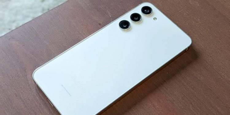 “Samsung, Galaxy S23 Serisi İçin One UI 8 Güncellemesini Durdurdu”