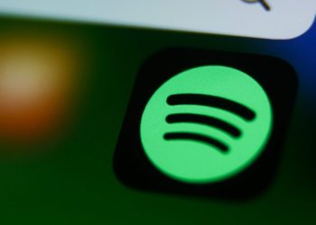 Spotify, sanatçı odaklı AI müzik ürünleri için plak şirketleriyle işbirliği yapıyor.