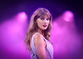 Taylor Swift’in Google av videolarında AI kullandığını iddia ettiler.