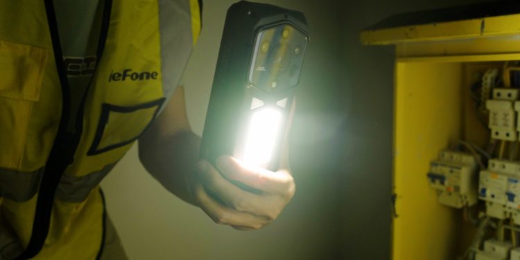 Ulefone Armor 29 Serisi: Güçlü Fener ve İlk Müdahale Alarm Sistemi Olarak Çift Görev Yapan Akıllı Telefon