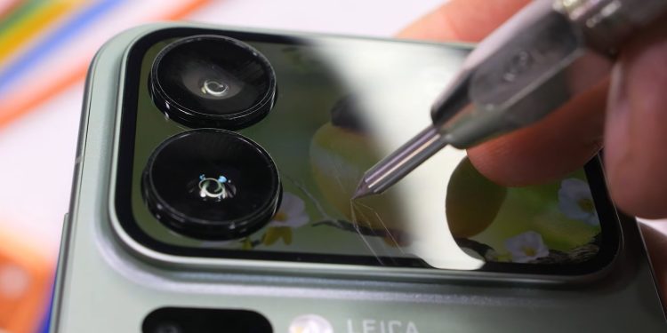 Xiaomi 17 Pro Dayanıklılık: Dragon Glass Etkileyici—Plastik Arka Kasa O Kadar Değil