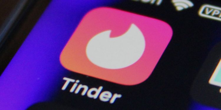Tinder, Kullanıcıları Tanımak İçin AI ve Kamera Roll’a Erişecek